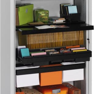 Quelques accessoires pour armoire à rideaux